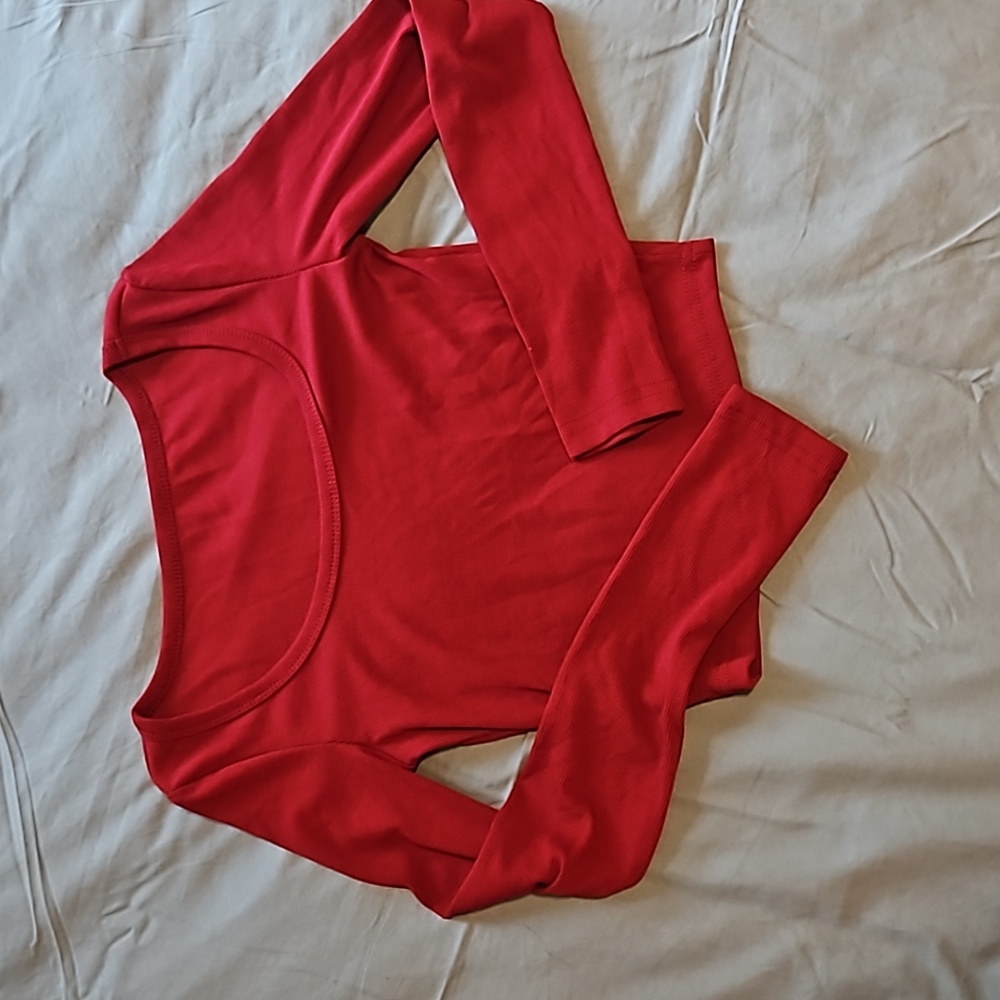 Red ling sleeve crop top